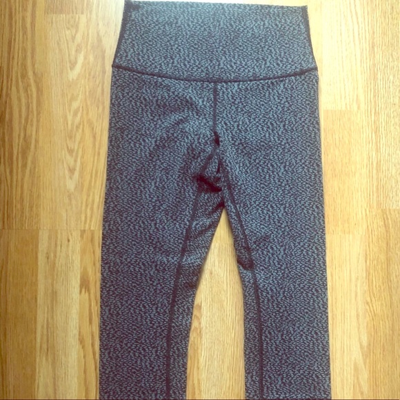 lululemon athletica Pants - Lululemon High Times 7/8 Pant (Size 6)